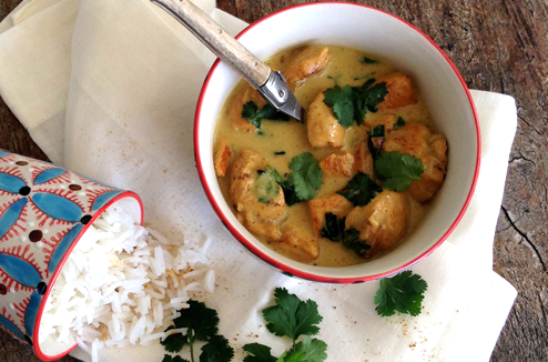 Poulet au lait de coco, à la coriandre et au curry 