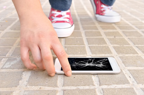 Protéger votre smartphone n'a jamais été aussi simple : la pose d'un film XForce par votre spécialiste Darty